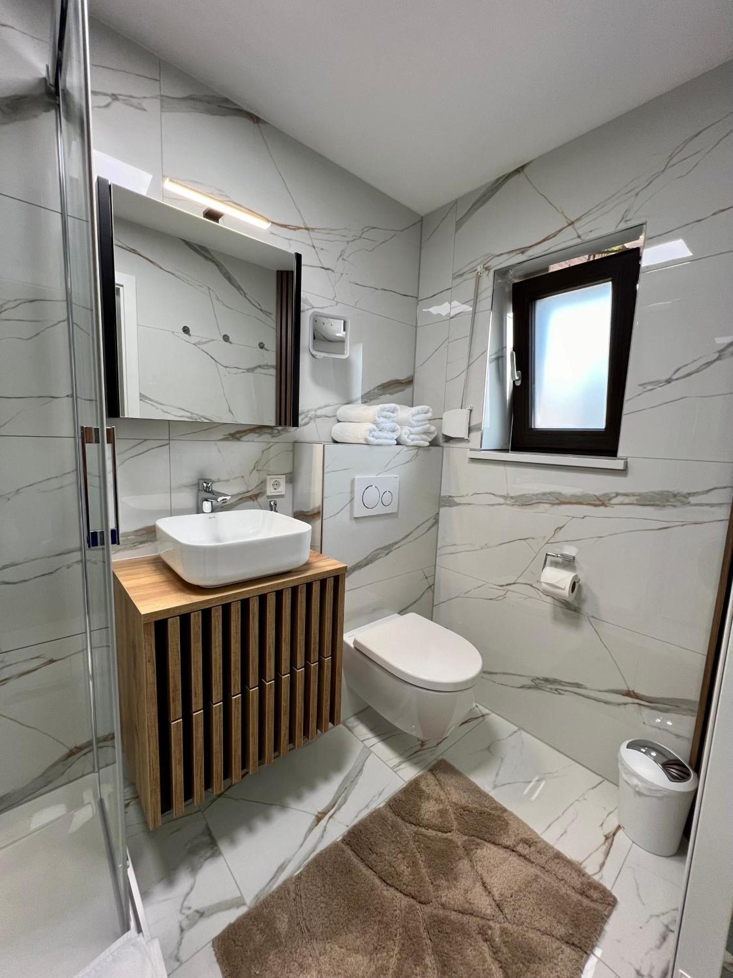 -amalia- Mit Klimaanlage & Ueberdachte Terrasse Apartment Ergersheim